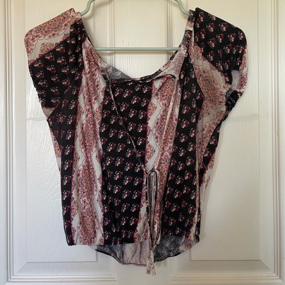 Multicolored bouncy crop shirt